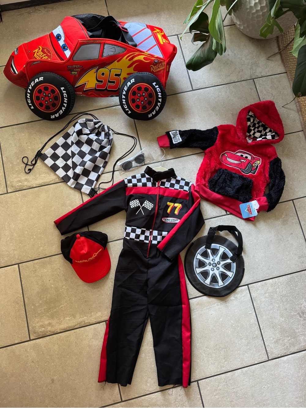 Toddler Lightning McQueen Full Costume + Fuzzy Pullover & Accessories 3-4T - Picture 3 of 16